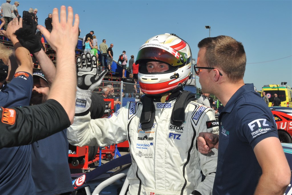 Kasper H. Jensen kunne efter tidtagningen glæde sig over sin pole position i MASCOT DTC På Ring Djursland
(Foto: Morten Alstrup)